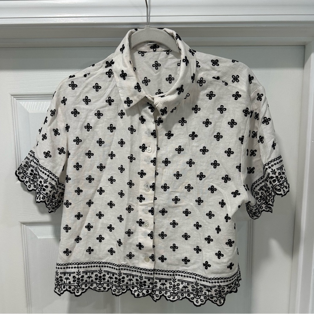 Abercrombie & Fitch White and Black Embroidered Button Down Shirt